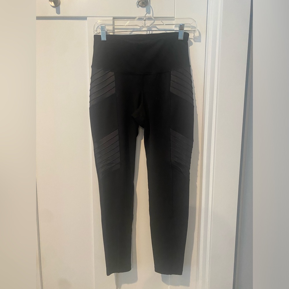 Old Navy Motto Active Black Leggings. Size M.
